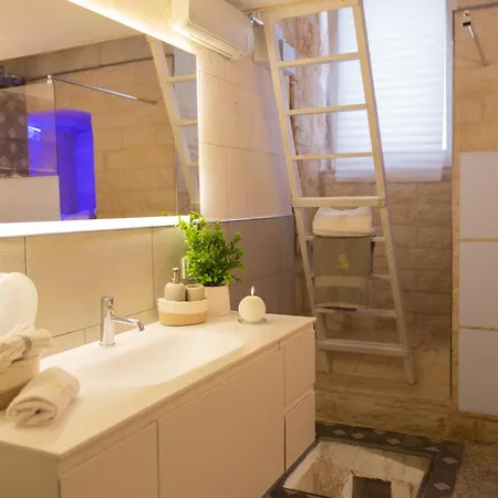 Dama Luxury Con Jacuzzi 비쉘리에