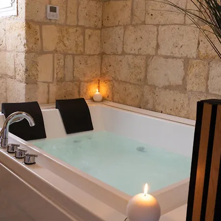 Dama Luxury Con Jacuzzi 펜션