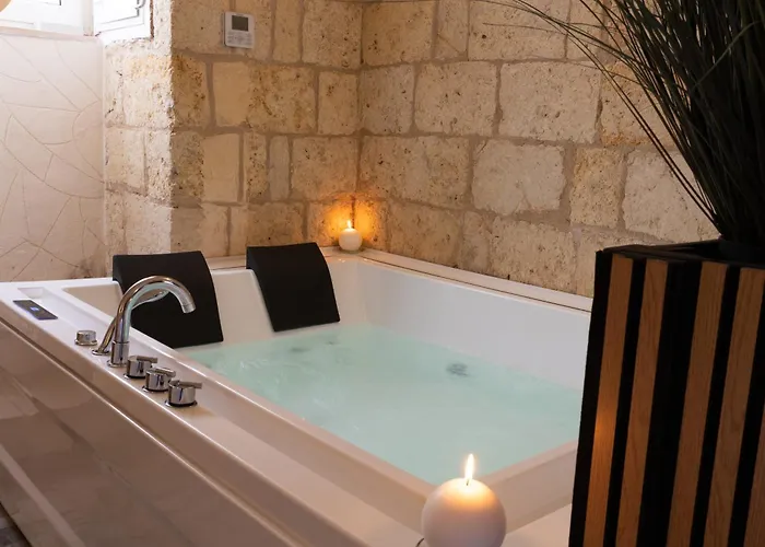 Dama Luxury Con Jacuzzi 펜션
